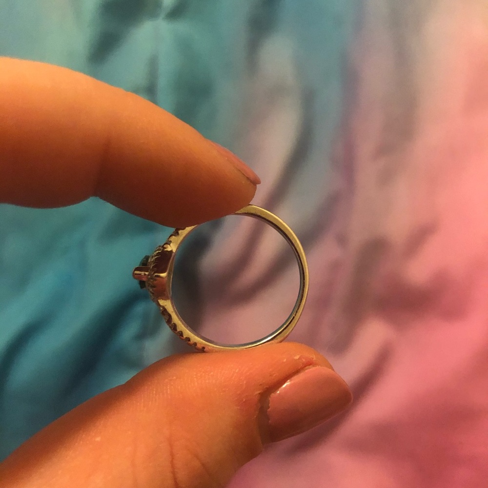 Gorgeous green ring - Picture 3 of 3